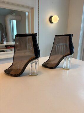 Qupid Clear Lucite Heel Peep Toe Ankle Booties Women's Size 7 Smoke Black PVC